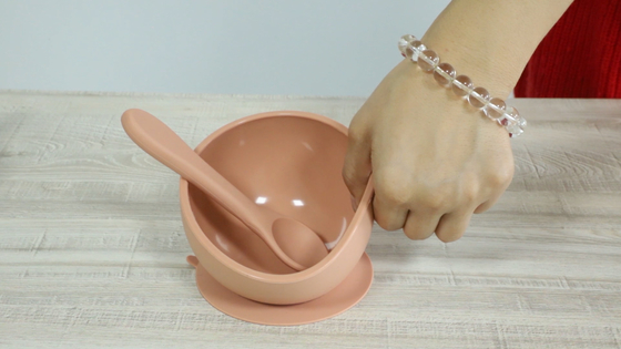 डिनर टेबल सक्शन के साथ बेबी नॉन स्लिप फूड ग्रेड सिलिकॉन फीडिंग बाउल;